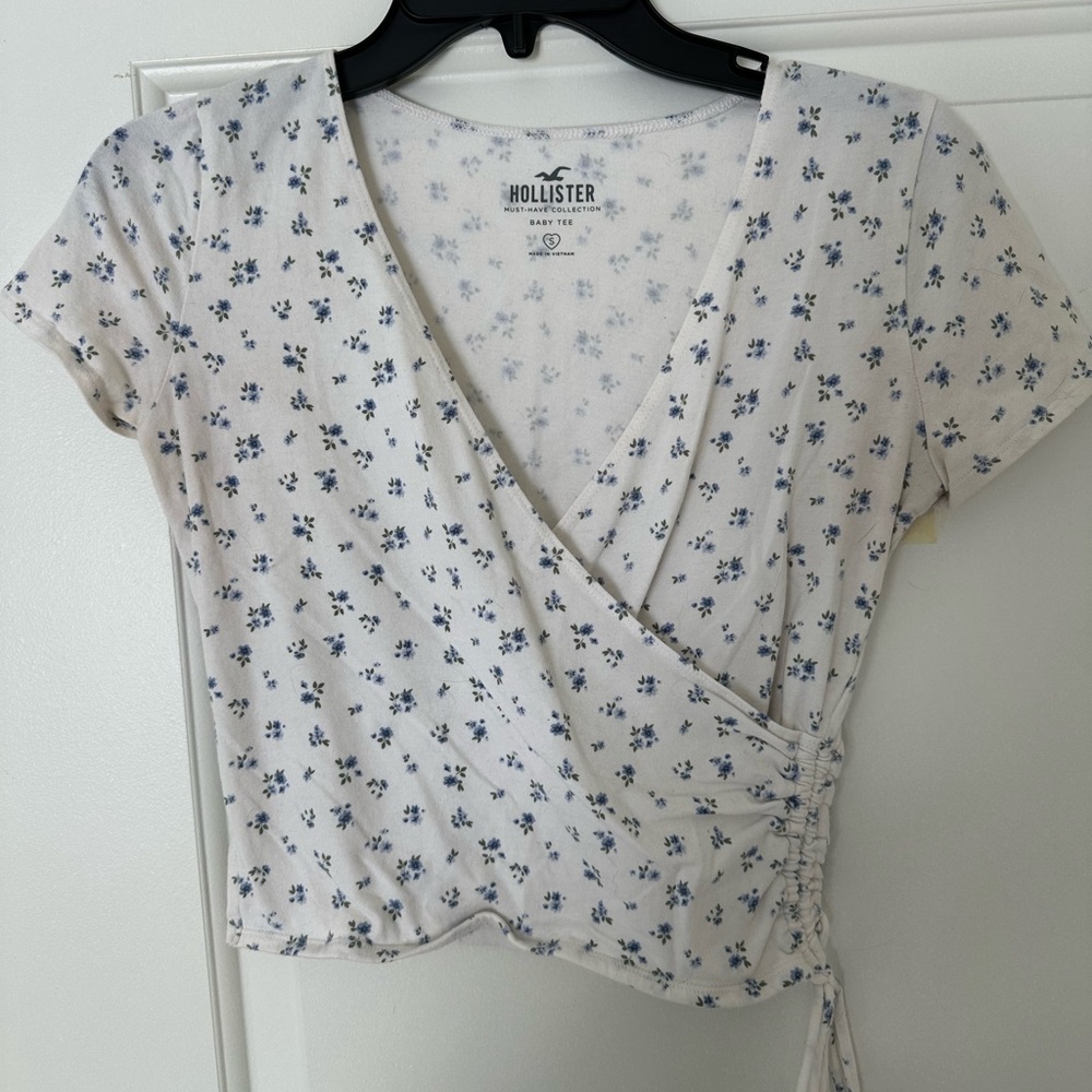 Hollister floral top